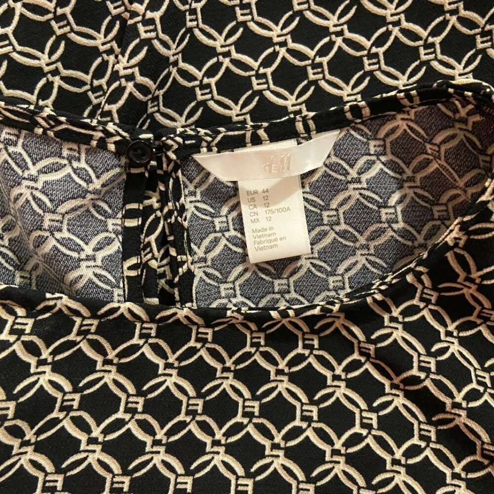 ⭐4 FOR $20⭐ H&M Women's Black Chainlink Dress - Size 12 - Picture 5 of 5